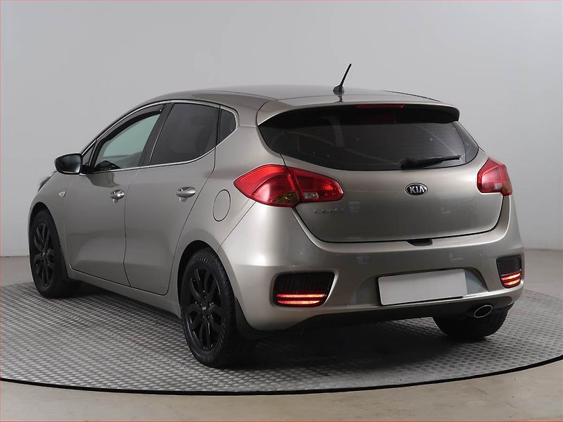 Kia Ceed (2016) 1.4 CVVT, Tempomat - fotka 4 z 15