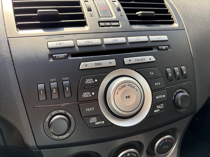 Mazda 3 2.0 Sports-Line AUTOMAT - fotka 29 z 33