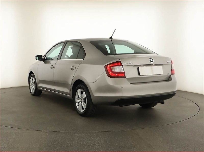 Škoda Rapid (2017) 1.0 TSI, Park. senzory - fotka 4 z 14