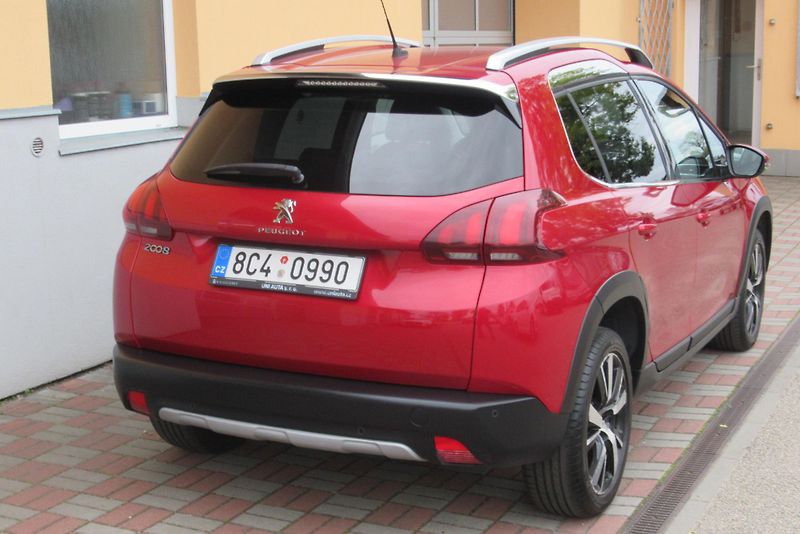 Peugeot 2008 1.2 PureTech AUT. KLIMA - fotka 8 z 25