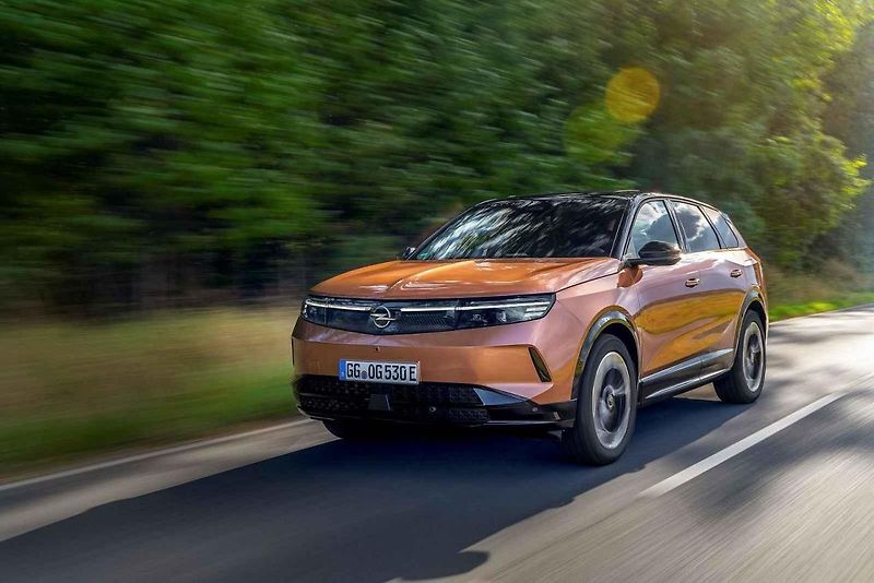 Nový Opel Grandland při první tuzemské testovací jízdě
