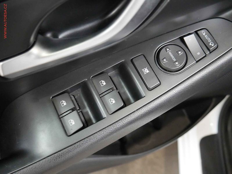 Hyundai i30 (2020) 1.6 CRDi, ČR, Style, navi - fotka 18 z 19