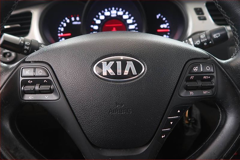 Kia Ceed (2013) 1.4 CRDi, nová STK, CZ doklady - fotka 14 z 15