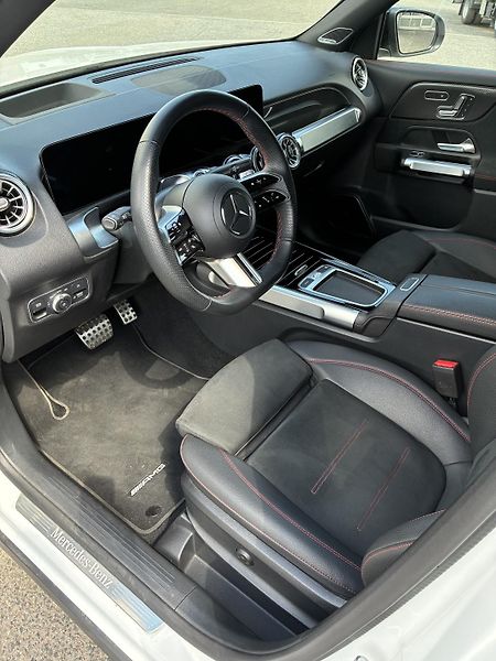 Mercedes-Benz GLB (2025) 200d 4MATIC - fotka 13 z 15