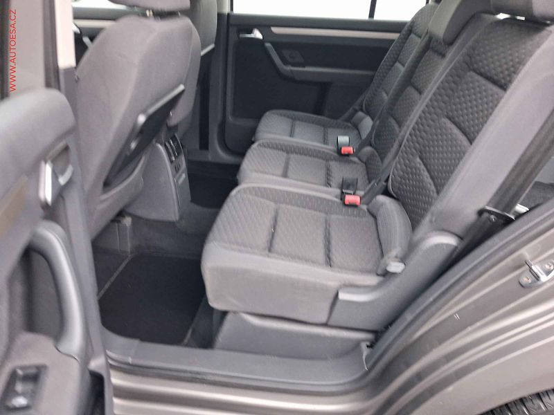 Volkswagen Touran (2007) 1.4 i, Xenon, webasto - fotka 10 z 17