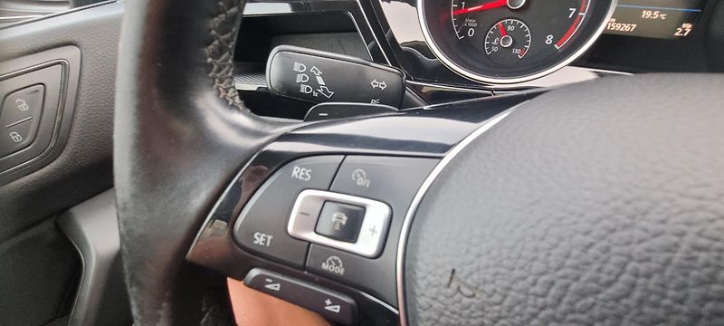 Volkswagen Touran (2016) 1,4TSi 110kW benzín DSG FuLLeD - fotka 23 z 44