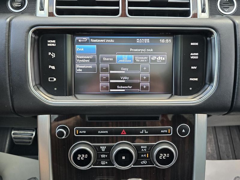 Land Rover Range Rover VOGUE 4,4 V8 250kW 4x4 TAŽNÉ - fotka 34 z 61