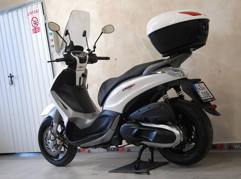 Piaggio Beverly 350 (2015) ABS + ASR - fotka 16 z 22