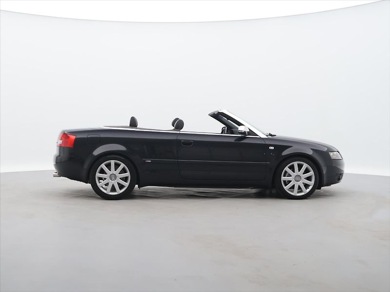 Audi A4 2,5 TDI  120kW MAN Cabriolet - fotka 16 z 31