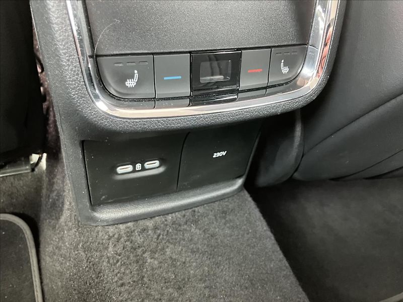 Škoda Octavia 2,0 TAŽNÉ,KŮŽE,MATRIX-BEAM - fotka 17 z 36