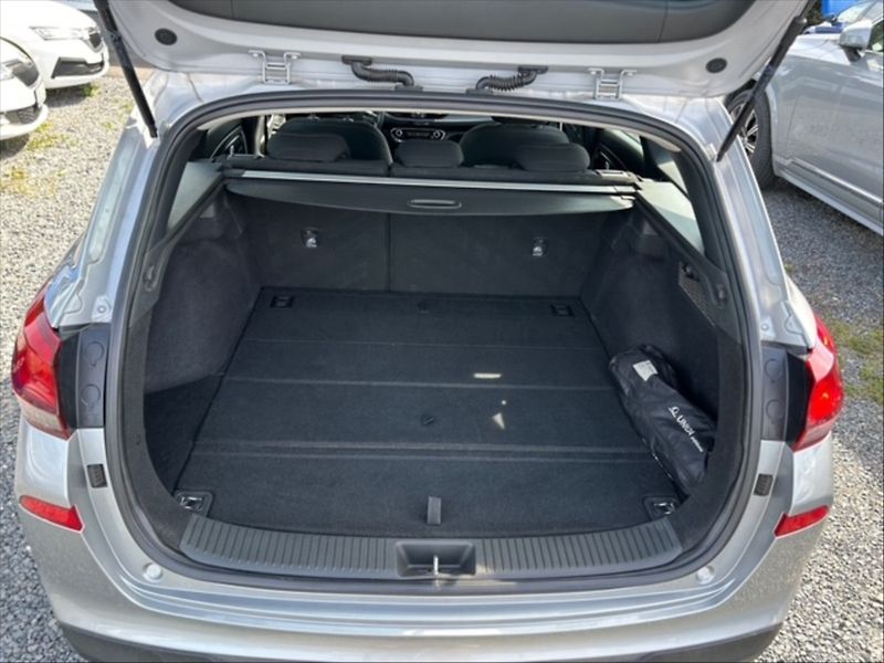 Hyundai i30 1,5 T MHEV Comfort - fotka 6 z 11