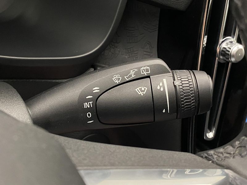 Volvo XC40 PURE ELECTRIC RECHARGE PLUS - fotka 22 z 55