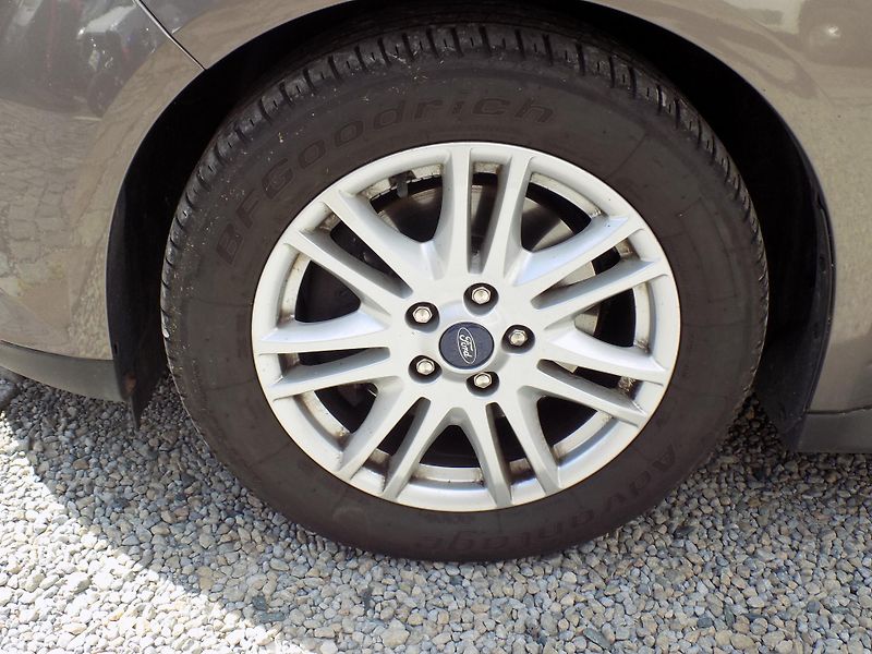 Ford Grand C-MAX 2,2 TDCI 103 KW AUTO/AC, TEMP - fotka 37 z 45