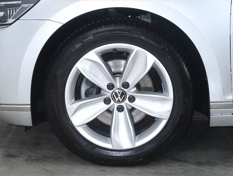 Volkswagen Passat (2021) 2.0 TDI, Automat, Kůže, Navi - fotka 15 z 20