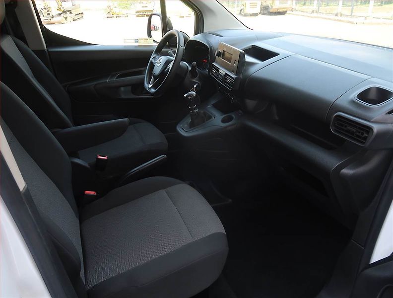 Opel Combo (2022) 1.2 Turbo, ČR, DPH - fotka 7 z 14