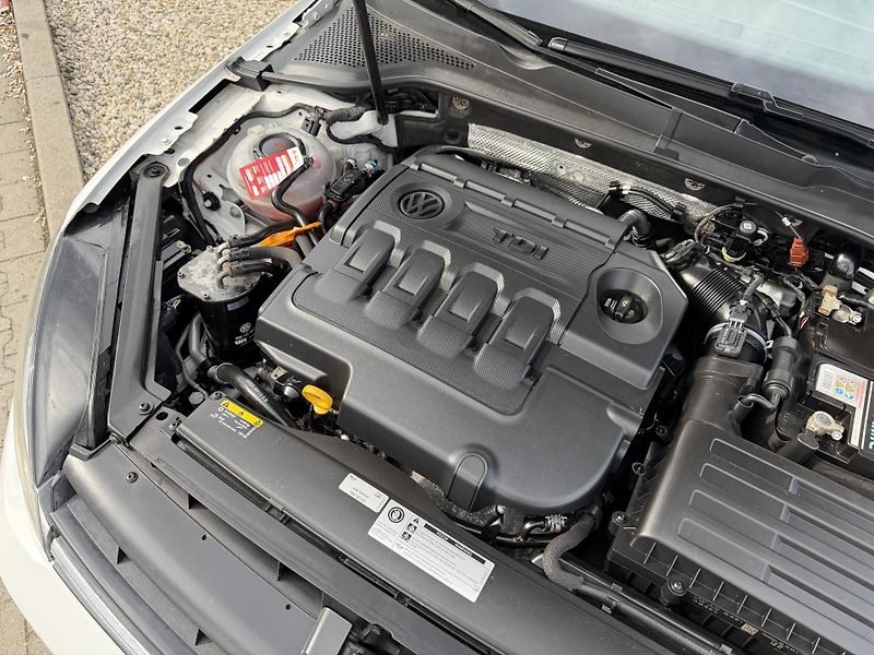 Volkswagen Golf Combi VII 1,6 TDi/85kW - fotka 58 z 66