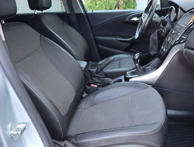 Opel Astra (2015) 2.0 CDTI, Tempomat - fotka 9 z 20