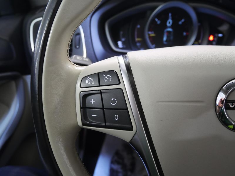 Volvo V40 - fotka 17 z 27