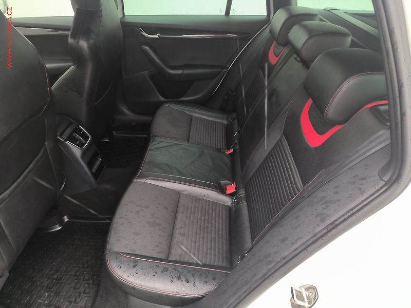 Škoda Octavia (2014) 2.0 TDi, Bixen, navi, park - fotka 19 z 21