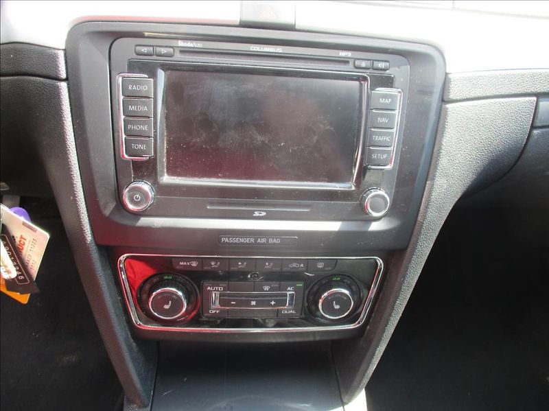 Škoda Superb 2,0 TDi, Eleg.aut,klim s.kn,CZ - fotka 17 z 44