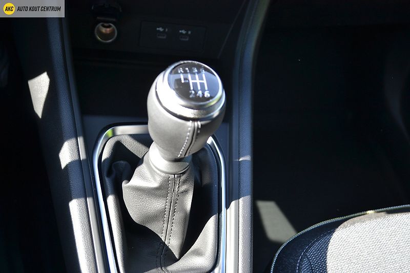 Renault Captur Techno TCe 90 - fotka 21 z 49