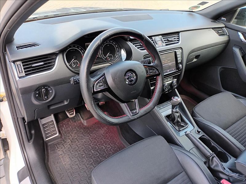 Škoda Octavia 2,0 TDI,RS,NAVIGACE,KLIMA,AUT. - fotka 11 z 49
