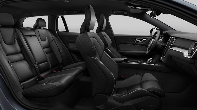 Volvo V60 (2026) B4 AUT DARK PLUS - fotka 4 z 10