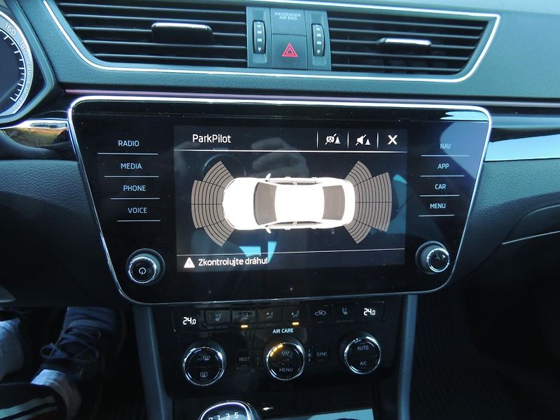 Škoda Superb (2017) 2.0TDi,140kw,L&K,ČR - fotka 34 z 66