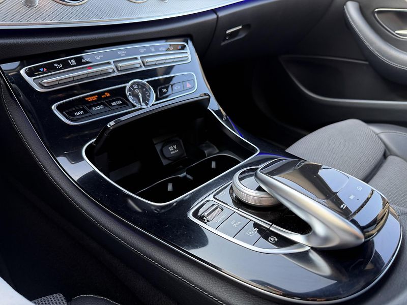 Mercedes-Benz Třídy E 220d 143 kw/AMG line - fotka 19 z 23