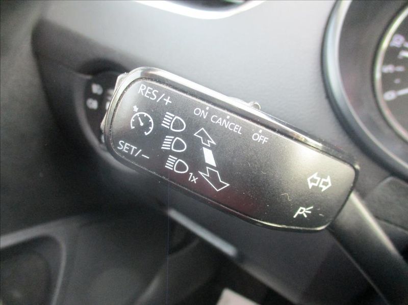 Škoda Octavia 1,6 TDI, DSG,tažné,serv.kniha, - fotka 28 z 44
