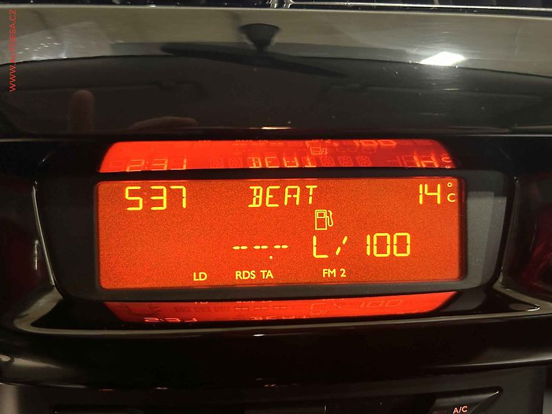 Citroën C3 (2013) 1.0i, ČR, AC, výhřev sed - fotka 12 z 14