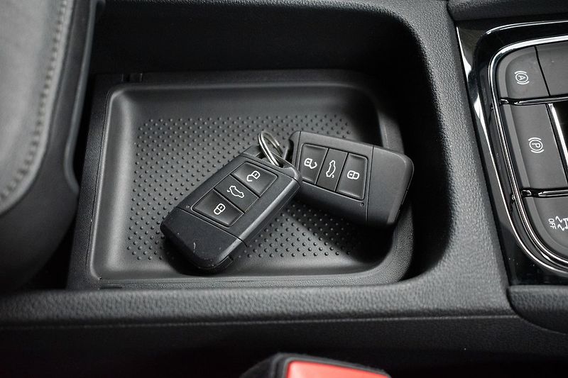 Škoda Karoq 1.5 TSI AMBITION*DPH*ČR 1.MAJ* - fotka 35 z 37