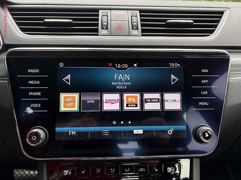 Škoda Superb (2019) 2.0 TSi, Style, DSG, kůže - fotka 14 z 18