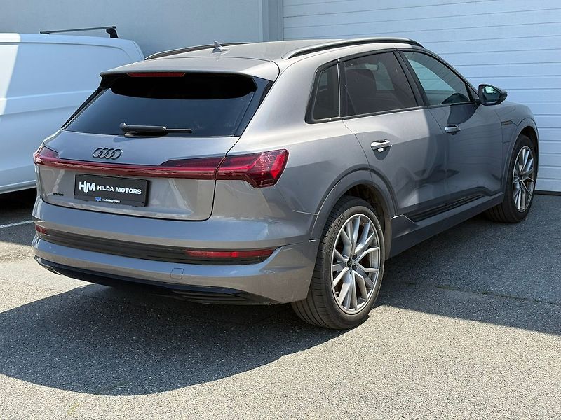 Audi e-tron 55 300kW NightV B&O HUD Tažné - fotka 2 z 18