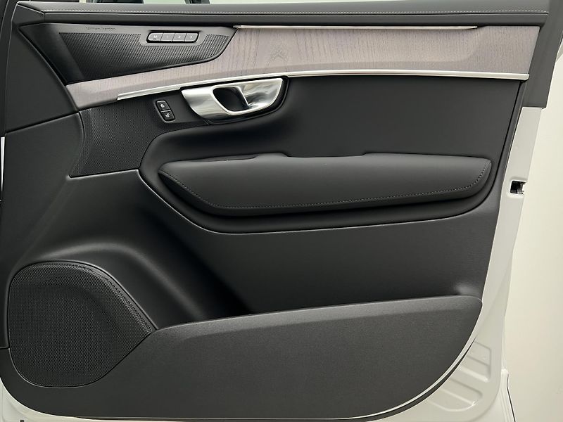Volvo XC90 (2026) B5 AWD DARK PLUS - fotka 9 z 47