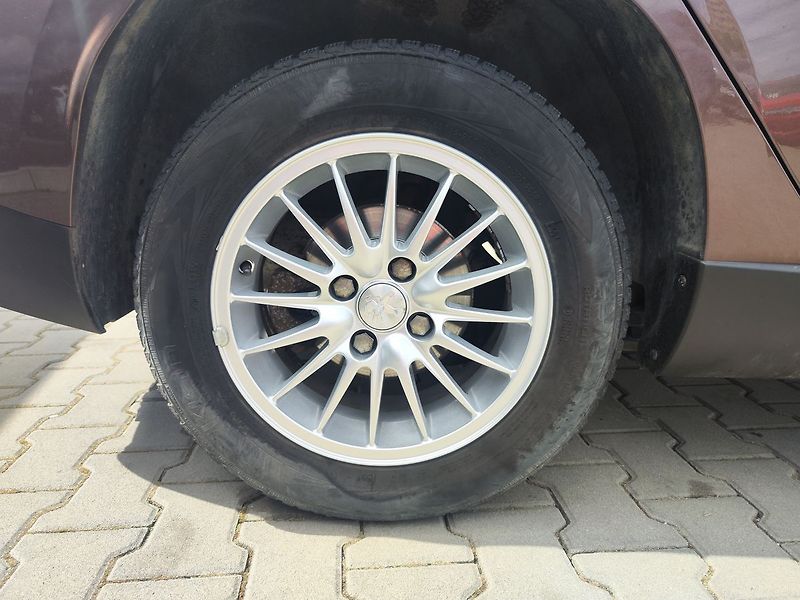 Peugeot 2008 1.6 VTi/88kW Allure tažné ČR - fotka 28 z 32
