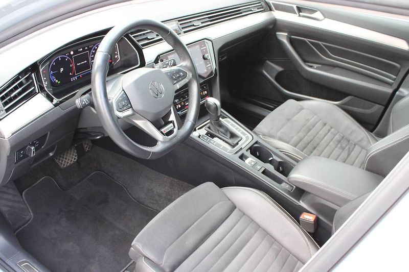 Volkswagen Passat (2023) 2.0 TDI 4x4 147kW Webasto Tažn - fotka 27 z 35