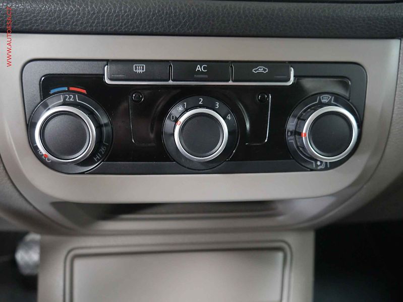 Volkswagen Golf Plus (2009) 1.4 16V, AC, park.čidla - fotka 15 z 18