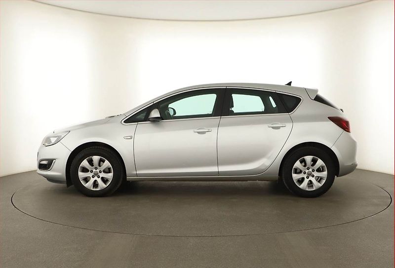 Opel Astra (2015) 1.6 CDTI, Tempomat - fotka 3 z 13