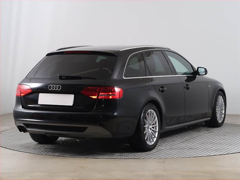 Audi A4 (2011) 1.8 TFSI, Serv.kniha, Xenony - fotka 5 z 17