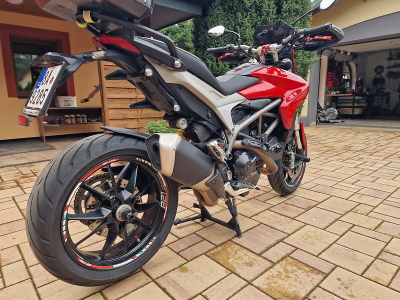 Ducati Hyperstrada 821 (2014) - fotka 13 z 17