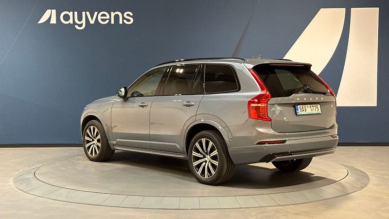 Volvo XC90 B5 AWD diesel Plus Dark Auto - fotka 3 z 17