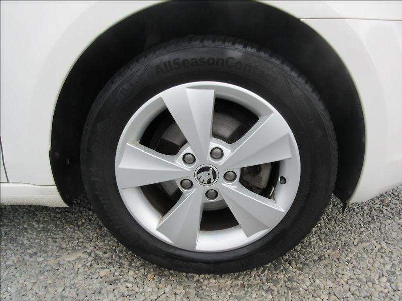 Škoda Octavia 1,6 TDI Elegance Top Stav - fotka 12 z 14