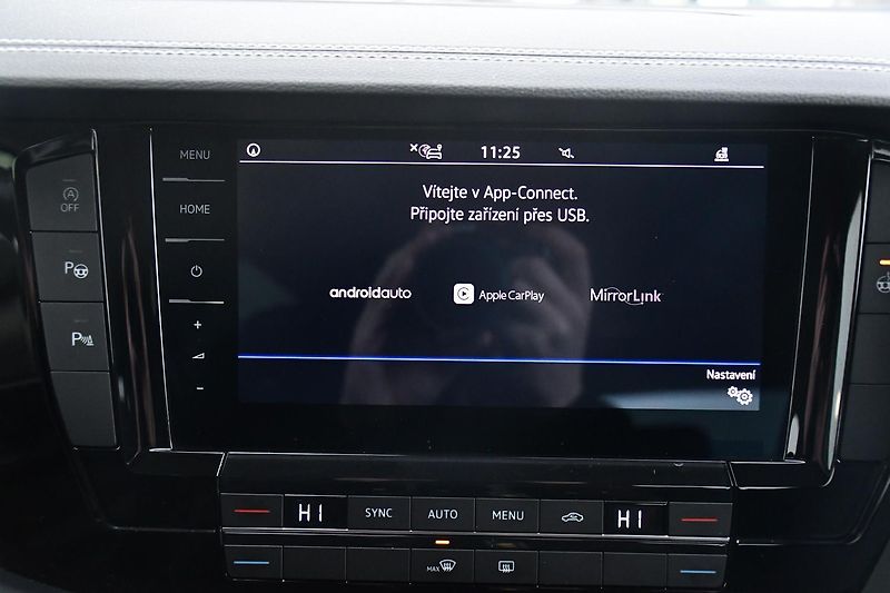 Volkswagen Touareg 3.0TDi 4MOTION ČR TAŽNÉ - fotka 28 z 35