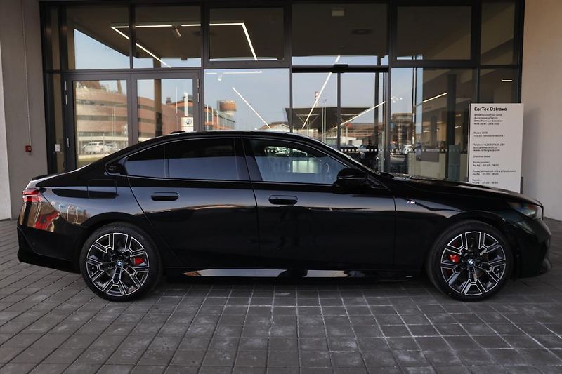 BMW i5 M60 xDrive sedan - fotka 3 z 17