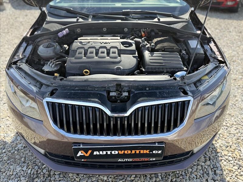 Škoda Octavia TDI DSG F1 NAVI, EL.KUFR - fotka 34 z 34
