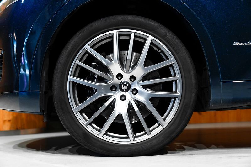 Maserati Levante GranLusso - fotka 5 z 24