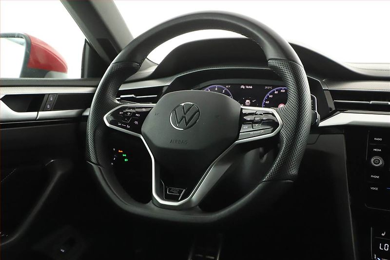 Volkswagen Arteon (2023) 2.0 TSI - fotka 8 z 20
