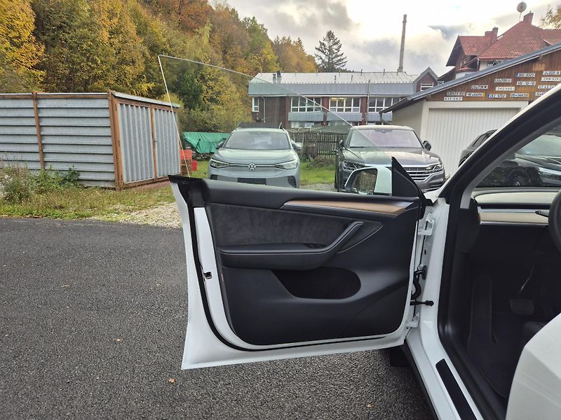 Tesla Model Y LONG RANGE DUAL MOTOR TZ 95,0% - fotka 36 z 49