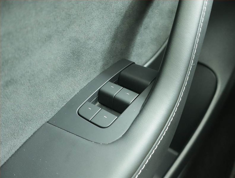Tesla Model 3 (2021) Long Range 4WD 79kWh, SoH 92% - fotka 19 z 22